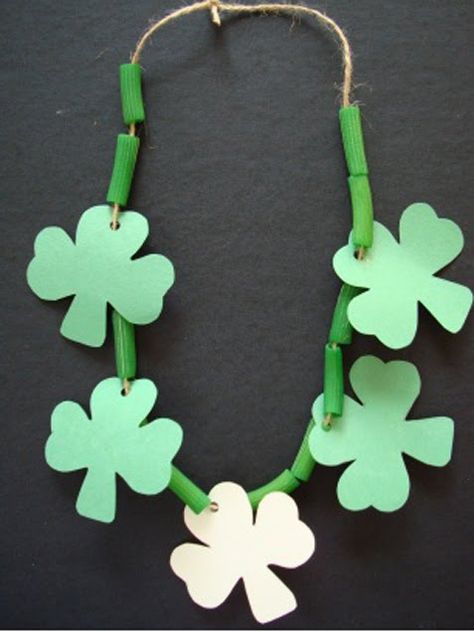 st. patricks day crafts Sant Patrick, Fete Saint Patrick, Diy Frühling, March Crafts, St Patricks Crafts, Diy Spring Crafts, St Patricks Day Crafts For Kids, Lucky Necklace, St Patrick Day Activities