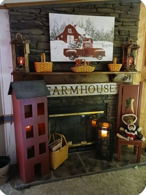 Primitive Fireplace Living Room, Primitive Shelf Decor Ideas, Primitive Fireplace Decor, Country Primitive Living Room, Country Livingrooms, Primitive Fireplace, Primitive Bathroom Decor, Primitive Home Decorating, Shelf Decorating