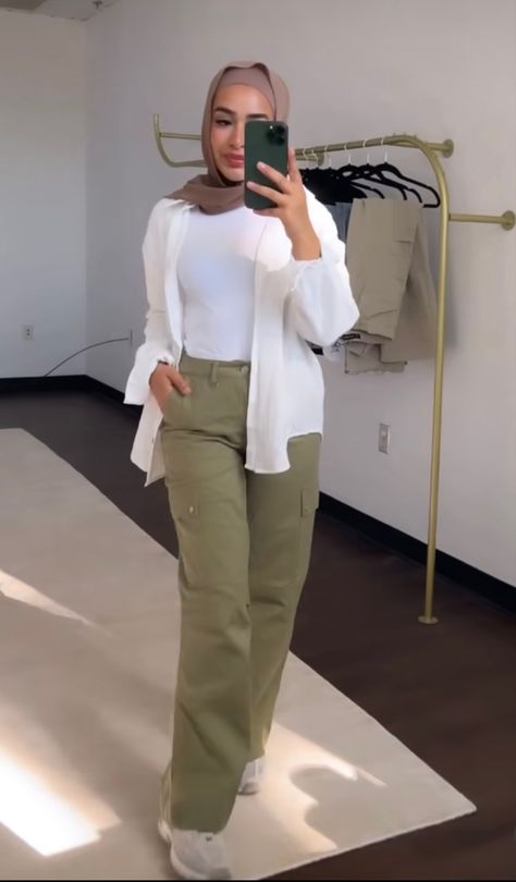 Green Cargo Pants Outfit Modest, Modest Cargo Pants Outfit Summer, Green Cargo Hijab Outfit, Hijabi Green Cargo Pants Outfit, Olive Green Pants Outfit Hijab, Hijabi Cargo Pants Outfit Summer, Green Pants Outfit Hijab, Green Cargo Pants Outfit Hijab, Cargo Hijab Outfit