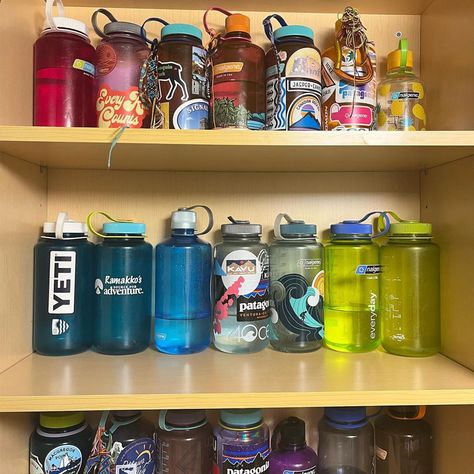 Nalgene Bottle, Cute Water Bottles, Dream Aesthetic, Survival Equipment, Van Camping, Captured Moments, Junk Drawer, Van Life, Outdoor Camping