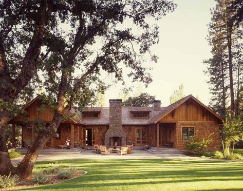 Timeless ranch house with exquisite details in the Sierra Nevadas Rustic Patio Doors, U Shaped Houses, Master Suite Remodel, Rustic Exterior, Headboard Decor, Ranch House Plans, Cabin In The Woods, Dream House Exterior, Ranch Style