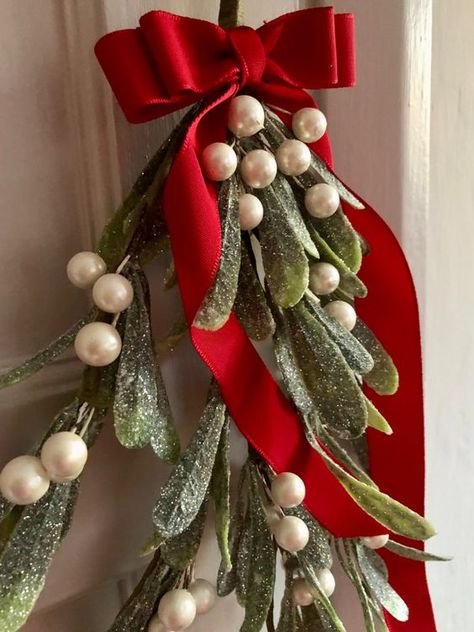 Mistletow made with faux pearls Kiss Under The Mistletoe Aesthetic, Red And White Aesthetic Christmas, Christmas Bow Aesthetic, Mistletoe Doorway, Christmas Mistletoe Aesthetic, Mistletoe Aesthetic, Mistake Aesthetic, Kissing Under The Mistletoe, Princess Switch