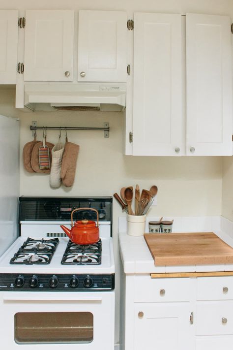 1920s Cottage, Tiny Cottage Kitchen, Real Kitchens, Tiny Kitchens, Small Cottage Kitchen, Small Kitchen Storage, Real Kitchen, Charming Kitchen, Tiny Cottage