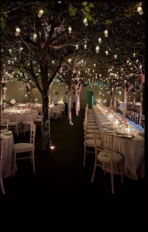 luxury wedding venue with lights, dinner tables and flowers Fancy Banquet Aesthetic, Events Manager Aesthetic, Event Management Job Aesthetic, Fancy Event Aesthetic, Event Planner Job Aesthetic, Party Planner Aesthetic Job, Business Event Aesthetic, Formal Event Aesthetic, Launch Event Ideas Decor