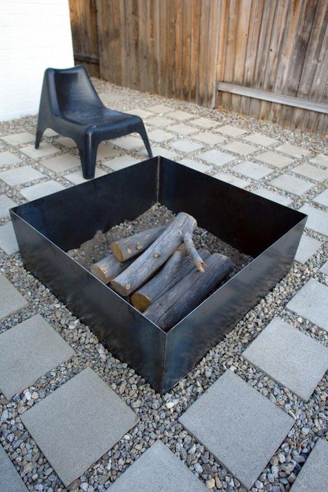 Backyard Ideas Diy, Cheap Fire Pit, Fire Pit Materials, Fire Pit Ideas, Fire Pit Chairs, Outdoor Fire Pit Designs, Fire Pit Ring, Metal Fire Pit, Fire Pit Furniture