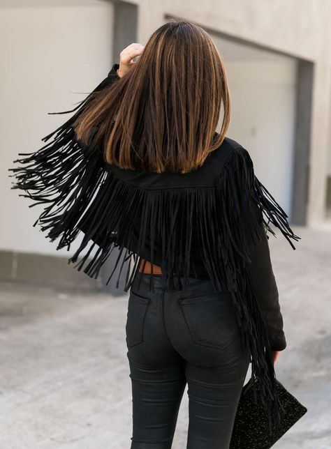 Sydne Style shows where to get fringe jackets from forever 21  #fringe #suede @sydnesummer black fringe jacket Fringe Jacket Outfit, Black Fringe Jacket, Fringed Jacket, Fringe Clothing, Camila Morrone, Looks Country, Fringe Fashion, Suede Fringe Jacket, Fringe Top