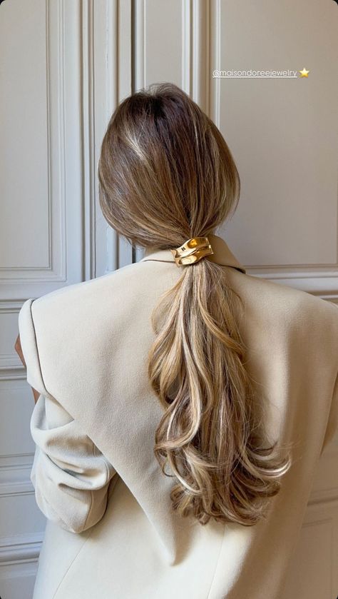 Old Money Hair Updo, Hair Styling Aesthetic, Bangle Hairstyles, Old Money Hair Styles, Old Money Aesthetic Hair, Classy Hairstyles For Long Hair, Chic Hairstyles For Long Hair, Hairstyles Elegant Classy, Posh Hairstyles