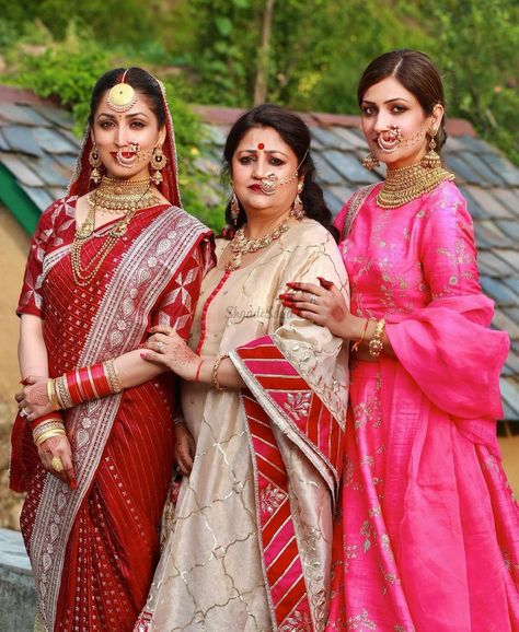 Bollywood Actress Yami Gautam announced her wedding with URI's Director Aditya Dhar and we are in love with wedding pictures and simple wedding outfits. Check out details on your blog. #shaadisaga #indianwedding #celebritywedding #bollywoodwedding #bollywoodactresswedding #indiancelebritywedding #yamigautam #yamigautamwedding #yamigautamweddingpictures #yamigautamweddingoutfits #yamigautamindianoutfits #adityadhar #adityadharui भारतीय दुल्हन संबंधी, Actress Wedding, Yami Gautam, Indian Bridal Dress, Bollywood Wedding, Indian Bridal Outfits, Minimal Outfit, Bride Look, Indian Outfit