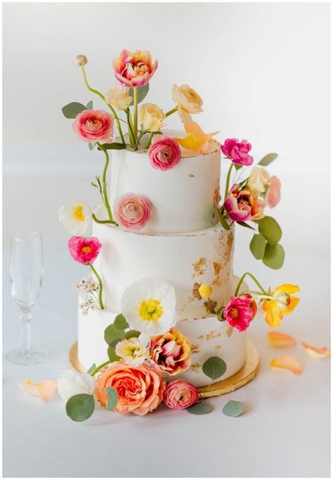 Wedding Cake Spring Flowers, White Flower Wedding Cake, Colorful Wedding Cake, White Flower Wedding, Whimsical Wedding Cakes, Floral Cake Design, Flower Wedding Cake, Colorful Wedding Cakes, Wedding Cake Fresh Flowers