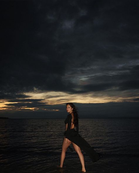 Evening Beach Photoshoot, Dark Beach Pictures, Dark Beach Photoshoot, Night Time Beach Photoshoot, Karina Beach, Dress In Water Photoshoot, Night Beach Photoshoot, Night Beach Pics, Beach Mood