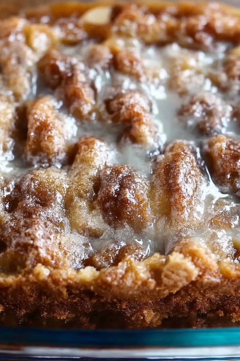 Indulge in this Apple Fritter Cake Recipe, a delicious breakfast treat with Granny Smith apples, cinnamon, and a sweet glaze that’s irresistible. Apple Fritters Cake Recipe, Granny Smith Apples Recipes, Fruit Based Desserts, Apple Poke Cake, Butter Cupcake Recipe, Quick Apple Dessert, Apple Fritter Cake, Bread Pudding With Apples, Easy Weeknight Recipes