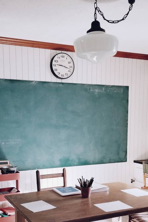 Vintage Classroom Decor, Homeschool Room Ideas, Minimalist Homeschool, Homeschool Room Decor, Homeschool Room Design, Homeschool Room Organization, Classroom Decor High School, School House Lighting, Homeschool Room