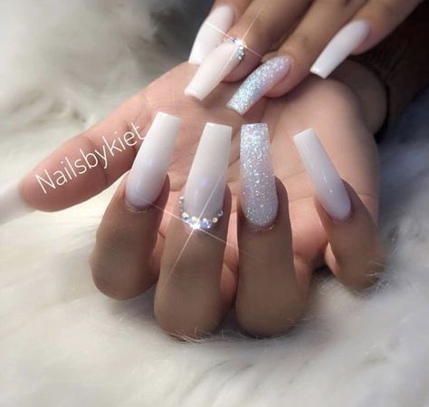 Coffin Nails White, Acrylic Nails Ombre, White Sparkle Nails, Sliver Nails, Silver Acrylic Nails, Ombre Acrylic, White Coffin Nails, White And Silver Nails, Nails Ombre