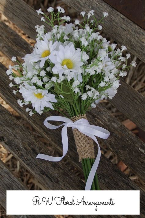 Daisy Bridesmaid Bouquet, Daisy Wedding Theme, Daisy Boutonniere, White Daisy Bouquet, Daisy Bouquet Wedding, Prom Flowers Bouquet, Daisy Wedding Flowers, Prom Bouquet, Wildflower Wedding Bouquet