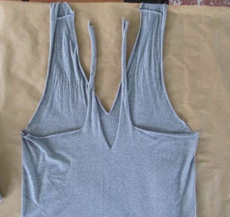 WobiSobi: No Sew, Tee-Shirt Halter #3, DIY T Shirt Makeover, Diy Halter Top, Diy Halter, Diy Cut Shirts, Shirt Makeover, Diy Workout, Diy Clothes Refashion, Diy Shirts, Diy Tops