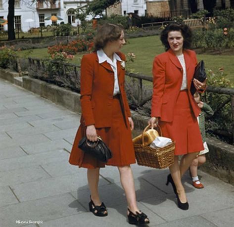 1940s England, Red Suit Jacket, Casual White Shirt, Fashion 1940s, Lindy Hop, Red Suit, 40s Fashion, Looks Black, 1940s Fashion