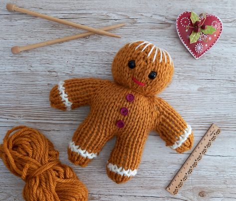 Gingerbread Man Free, Christmas Toy Knitting Patterns, Christmas Knitting Projects, Knitted Christmas Decorations, Christmas Knitting Patterns Free, Mini Christmas Stockings, Xmas Toys, Knitted Teddy Bear, Easy Knitting Projects