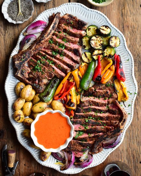 This recipe is surprisingly simple to prepare, with minimal ingredients & straightforward cooking techniques. Perfect for both weeknight dinners & special occasions. Spanish Style Steak . Striploin Steak, Steak Rubs, Cooking With White Wine, Beef Gravy, Steak Sauce, Grilled Veggies, Special Dinner, Cooking Wine, Grilled Vegetables