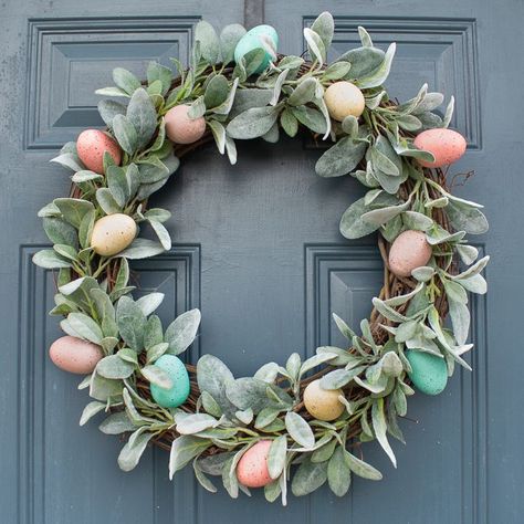 Diy Easter Wreath, Diy Osterschmuck, Diy Frühling, Easter Wreath Diy, Easter Centerpiece, Dollar Store Hacks, Easter Inspiration, Easter Decorations Dollar Store, Easter Decorations Outdoor