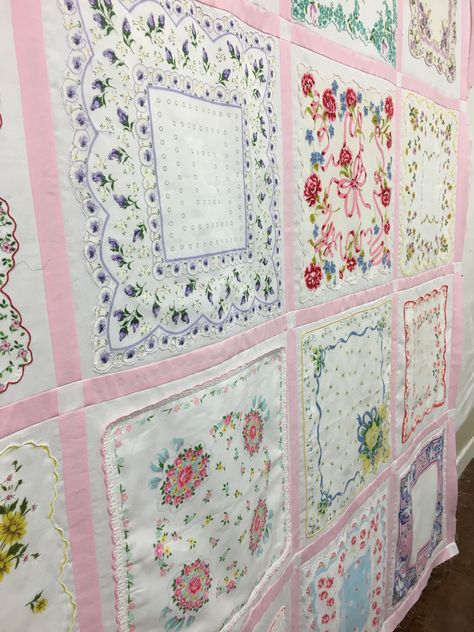 Hanky Quilt, Handkerchief Quilts, Hankie Quilts, Handkerchief Quilt, Linen Projects, Rhonda Dort, Vintage Handkerchiefs Crafts, Handkerchief Crafts, Quilted Projects