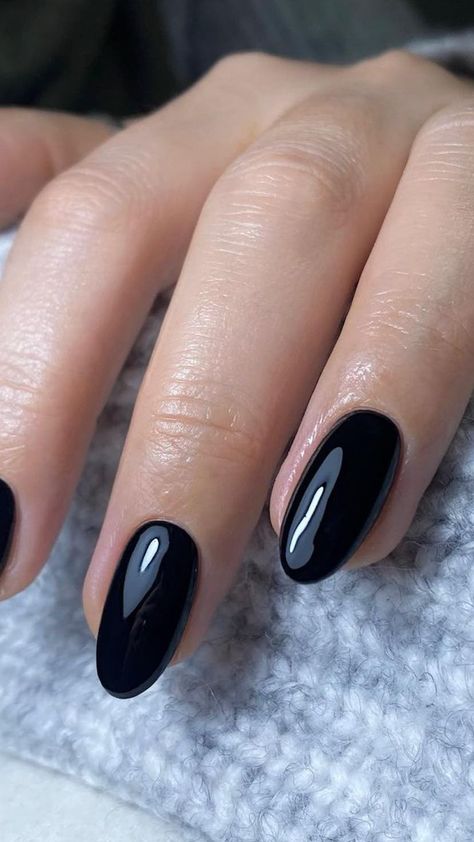 Gloss Black Nails, Leather Nails, Black Manicure, White Goth, Trends 2025, Goth Nails, White Polish, Nail Length, Gel Manicure