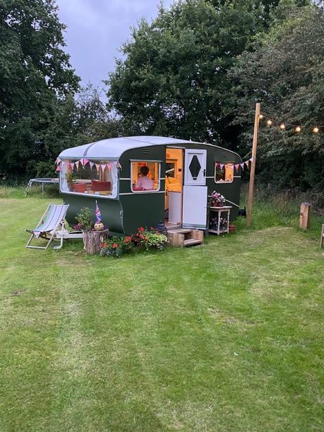 Caravan Life, Caravan Makeover, Camping Inspiration, Vintage Camper Remodel, Caravan Renovation, Small Cottage Homes, Vintage Campers Trailers, Vintage Caravans, Vintage Caravan