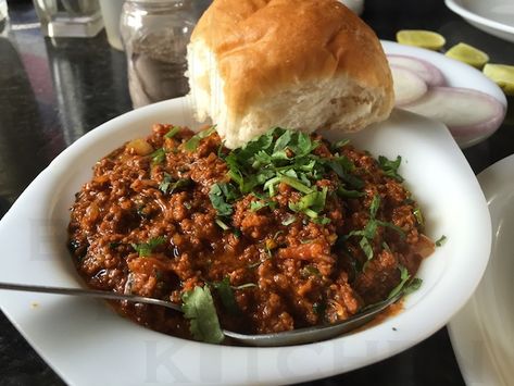 Amul Butter, Zucchini Frittata Recipe, Mutton Gravy, Minced Lamb, Basic Bread Recipe, School Lifestyle, Red Onion Salad, Pav Bhaji, Onion Salad