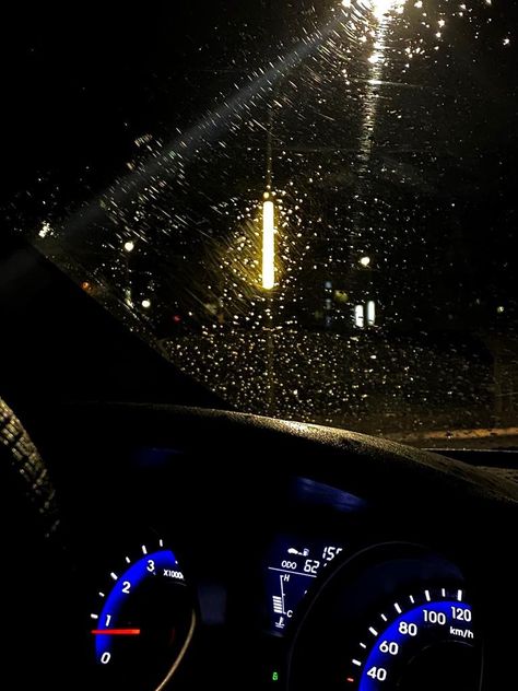 Night Car Snap Pic Rain, Hard Images, Inside Car, Night Rain, Nostalgia Aesthetic, Mumbai City, Raining Outside, Good Pranks, Pretty Pics