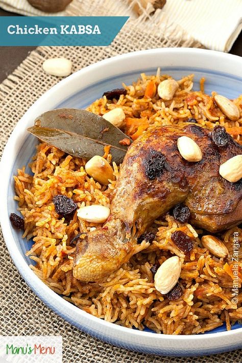 Chicken #Kabsa - an exotic #Saudi #rice dish served with raisins and almonds. Kabsa Recipe Chicken, Zatar Recipes, Kabsa Recipe, Syrian Recipes, Arabic Dishes, Arabisk Mad, Middle East Food, Middle East Recipes, Lebanese Food