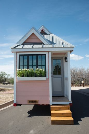 Tiny House Inspiration Exterior, Retro Tiny House, Tiny House Landscaping, Inside Summer House Ideas, Tiny House Office Space, Tiny House Ideas Interior, Diy Tiny House Under $5000, Best Tiny House Designs, Tuff Shed Tiny House