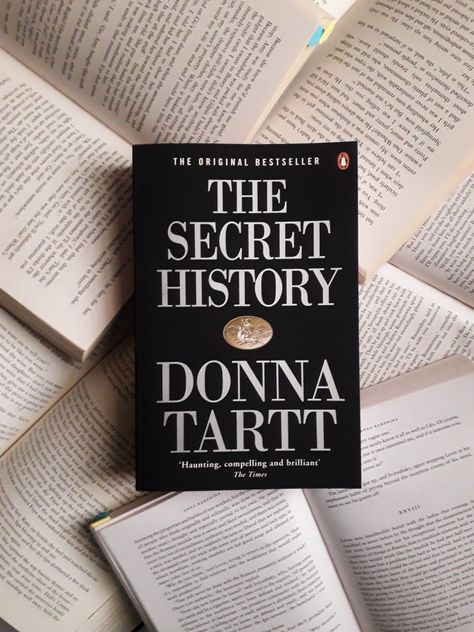 The Secret History novel The Secret History Book, History Dark Academia, History Book Cover, The Secret History Aesthetic, The Land Of Stories, Plastic Girl, Donna Tartt, I Cried, History Book