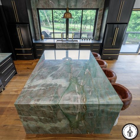 J'Adore Quartzite Kitchen Green Quartzite Countertops, Onyx Backsplash, Quartzite Kitchen Countertops, Quartzite Kitchen, Green Quartzite, Florida Kitchen, Mountain Home Interiors, Rainbow Kitchen, Paint Cabinets White