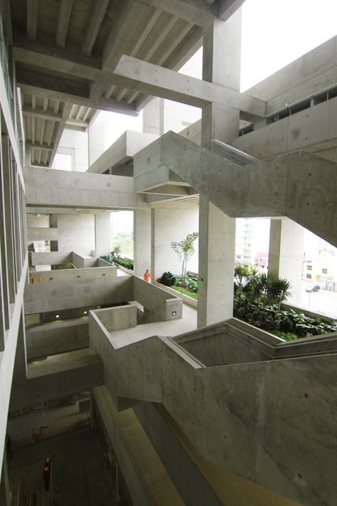 Gallery of Engineering and Technology University - UTEC / Grafton Architects + Shell Arquitectos - 4 Brutalist Interior, Brutalism Architecture, Brutalist Buildings, Concrete Architecture, Brutalist Design, Modern Architecture Building, Level Design, Brutalist Architecture, Education Architecture