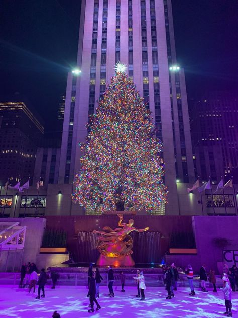 Nyc Christmas Ice Skating, New York Ice Skating Aesthetic, Ice Skating New York, New York Ice Skating, Nyc Ice Skating, Ice Skating Nyc, Christmas In Nyc Aesthetic, Nyc Xmas, Ny Winter