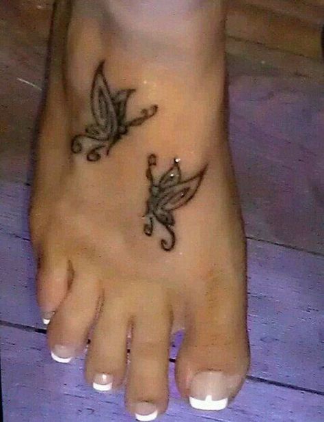 Tattoo With Dermal Piercing, Tramp Stamp Tattoos, Hip Tattoos Women, Dope Tattoos For Women, Dermal Piercing, Stylist Tattoos, Cute Tattoos For Women, Dainty Tattoos, Foot Tattoo