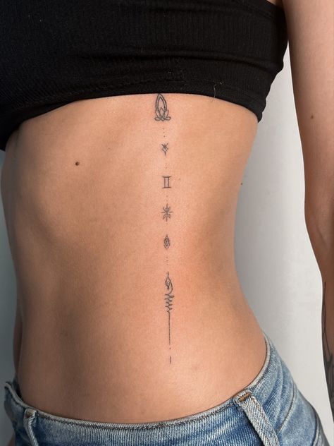 Ornamental Side Tattoo, Side Rib Tattoos Women Vertical, Vertical Rib Tattoo, Side Rib Tattoos Women, Hipbone Tattoo, Side Body Tattoos, Mutterschaft Tattoos, Cute Matching Tattoos, Tiny Tattoos For Women