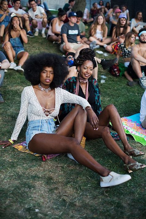 On the Street…Panorama Music Festival, New York Outdoor Summer Outfits, Wireless Festival Outfits, Dreamville Festival Outfits, Festival Outfits Black, Vancouver Street Style, Roots Picnic, Social Background, Black Festival Outfit, Wireless Festival