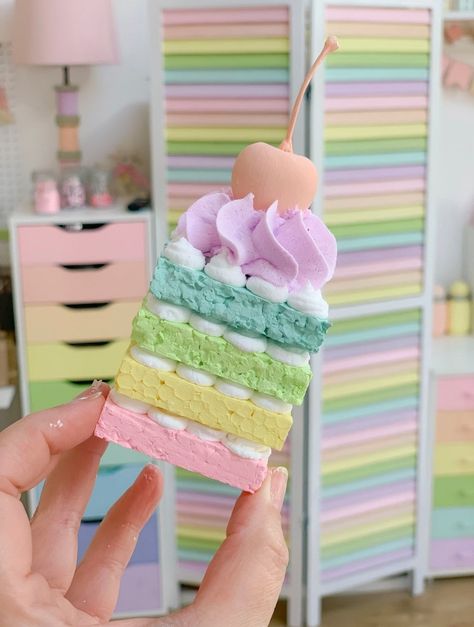 Fake Cake Slice, Fake Candy Decorations, Diy Frosting, Cake Boxes Diy, Faux Cake, Candy Decorations Diy, Diy Christmas Candy, Fake Candy, Fake Food Props