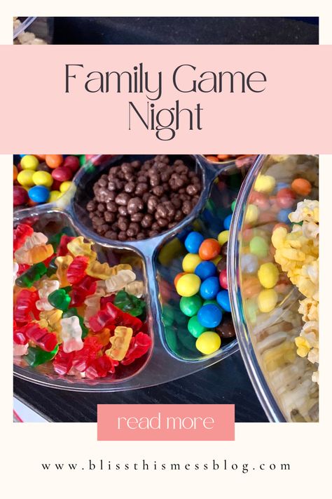 Family Movie Snack Board, Family Game Night Charcuterie, Family Game Night Snack Ideas, Game Nite Food Ideas, Bingo Night Food Ideas, Games Night Snacks, Snacks For Bingo Night, Board Game Snack Ideas, Snacks For Trivia Night