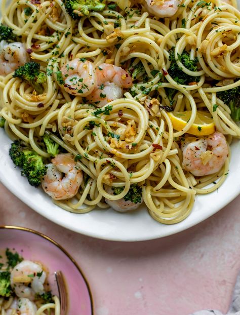 Garlic Sauce Pasta - Garlic Sauce Bucatini with Shirmp and Broccoli Shrimp And Broccoli Pasta, Shrimp Broccoli Pasta, Sauce For Shrimp, Shrimp Broccoli, Garlic Pasta Sauce, Broccoli Pasta Recipe, Clam Sauce, Shrimp And Broccoli, Juicy Shrimp