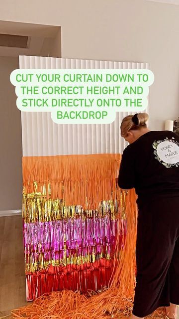 Foil Curtain Backdrop Ideas Party, Tinsel Curtain Backdrop Ideas, Foil Curtain Decoration Ideas, Diy Plastic Fringe Backdrop, Diy Tinsel Backdrop, Tinsel Backdrop Photoshoot, Fringe Garland Backdrop, Diy Foil Backdrop, Foil Backdrop Ideas