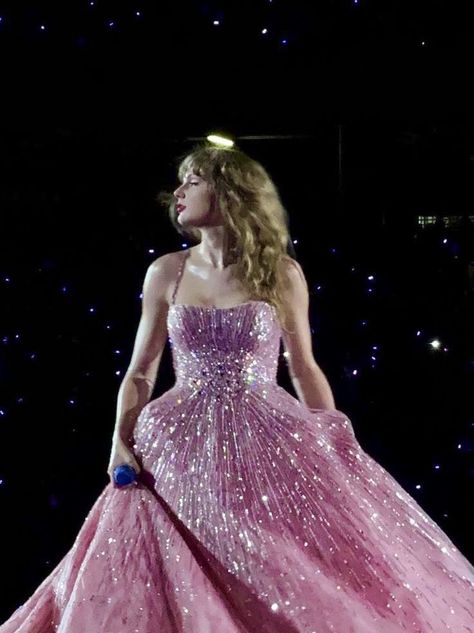 Taylor Swift Fotos, Divas Pop, Photos Of Taylor Swift, Taylor Swift Speak Now, Estilo Taylor Swift, Taylor Swift Cute, Taylor Swift Posters, Taylor Swift Funny, Speak Now