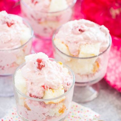 Pink Stuff Parfaits Valentines Party Food, Pink Dessert, Dessert Cups Recipes, Parfait Cups, Parfait Desserts, Pink Desserts, Parfait Recipes, Pink Stuff, Ceramic Cookware