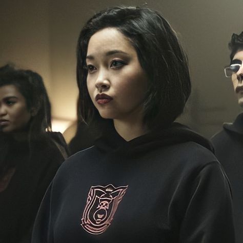 Lana Condor Short Hair, Saya Kuroki Icons, Saya Deadly Class Aesthetic, Saya Deadly Class Icon, Saya Kuroki Aesthetic, Lana Condor Deadly, Saya Deadly, Deadly Class Saya, Deadly Class Aesthetic