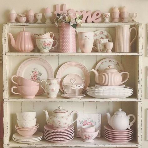 Pink Kitchen Set, Pink Themed Kitchen, Soft House Aesthetic, White And Pink Kitchen, Kitchen Design Pink, White Pink Kitchen, Pink And White Kitchen, Bar Decoration Ideas, Coffee Bar Decor Ideas