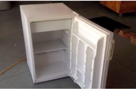 Don’t Throw Out Your Broken Mini-Fridge— Repurpose it Instead! Tiny Fridge, Fridge Lock, Refrigerator Ideas, Dorm Fridge, Drinks Fridge, Fridge Repair, Old Refrigerator, Beverage Fridge, Refrigerator Repair