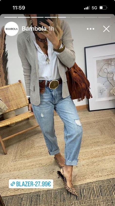 Ways To Wear A Denim Jacket, Classy Relaxed Outfits, 40 Woman Outfits, How To Wear Pins, Women 50 Years Old Fashion, Christmas Outfits With Jeans, How To Dress In Your 40's For Women, Long Tunic Outfit, Causal Outfits 2024