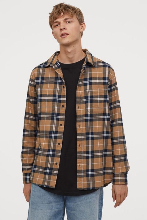 Style Flannel Shirt, Beige Flannel, Flannel Shirt Outfit, Fashion Sketches Men, Flannel Outfit, Plaid Shirt Outfits, Shirt Hacks, Flannel Men, Flannel Outfits