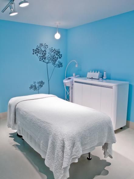 Blue walls with decal as per Boston's only Bliss Spareg decor. Blue Esthetician Room, Room Esthetics, Aesthetician Room, Apartment Amenities, Spa Massage Therapy, Wax Spa, Spa Room Ideas, Massage Room Ideas, Massage Room Decor