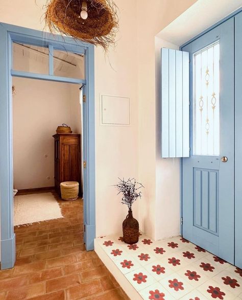 Unique Front Door, Casa Vintage, 카드 디자인, Front Door Wreaths, Entrance Hall, Dream House Decor, Dream Home Design, 인테리어 디자인, House Inspo